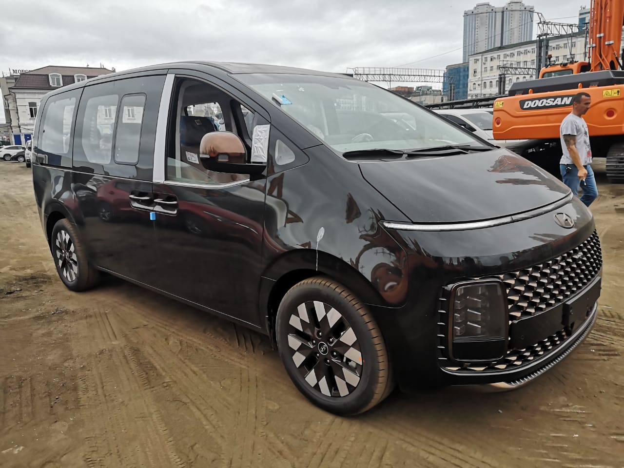 Hyundai staria. Hyundai Staria 2021. Hyundai Staria 2022. Минивэн Hyundai Staria 2022. Staria Hyundai минивэн 2021.